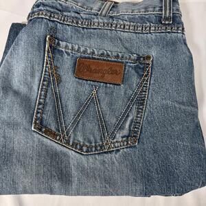 Wrangler Authentics Jeans 38x31 Men's Jeans Workwear Casual Denim Medium Wash